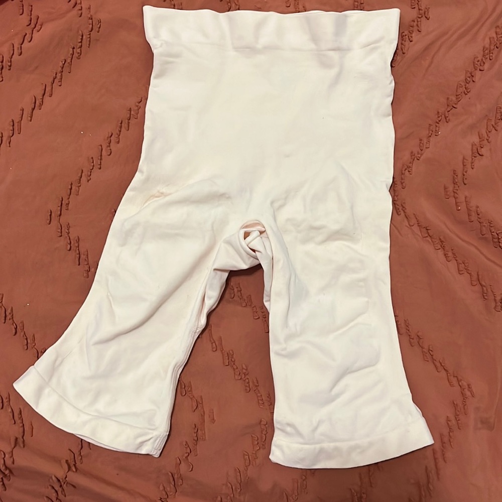 SKIMS ~ SCULPTING SHORT MID THIGH W/ OPEN GUSSET